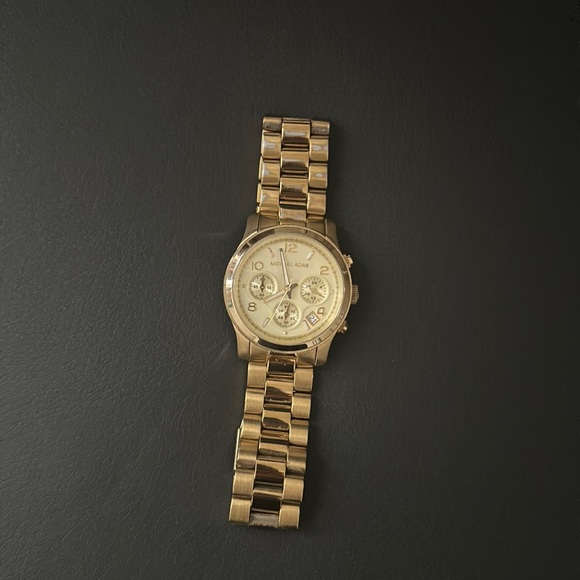 Michael Kors watch - Picture 1 of 2